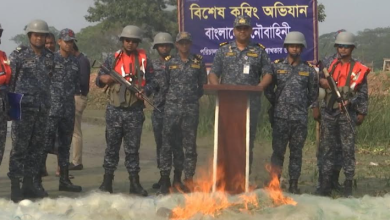 বরিশালের বিভিন্ন নদীতে নৌবাহিনী চিরুনী অভিযান