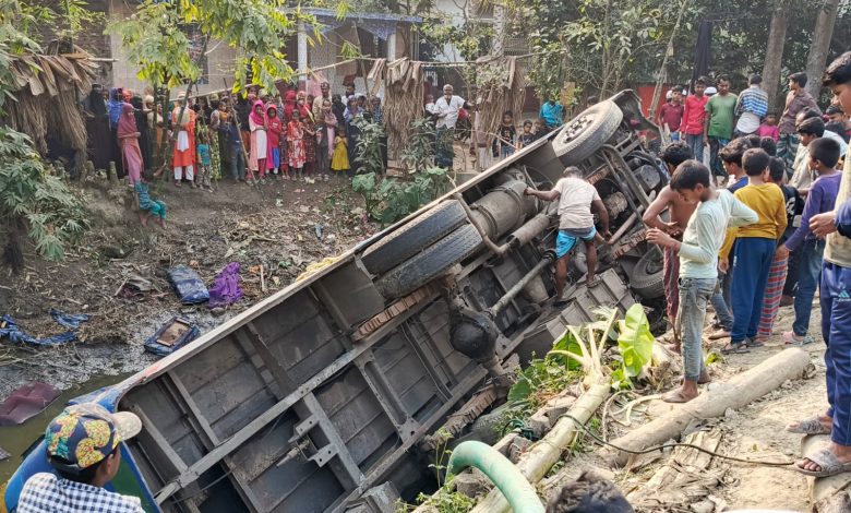 বোরহানউদ্দিনে দুই যাত্রীবাহী বাসের সংঘর্ষে আহত ৮