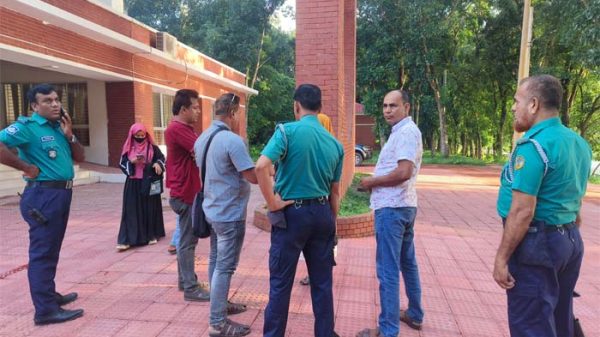 বরিশালের দুর্গাসাগরে অশ্লীলতার বিরুদ্ধে অভিযান, ৩ প্রেমিক যুগল আটক