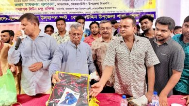 বোরহানউদ্দিনে সনাতন ধর্মাবলম্বীদের হাতে উপহার তুলে দিলেন হাফিজ ইব্রাহিম