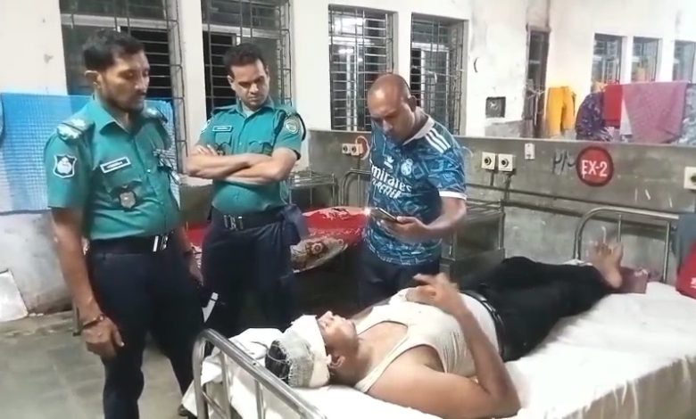 বরিশালে চ্যানেল ২৪ ও সময় টিভির চিত্র সাংবাদিকের উপর ছাত্রদল নেতার হামলা!