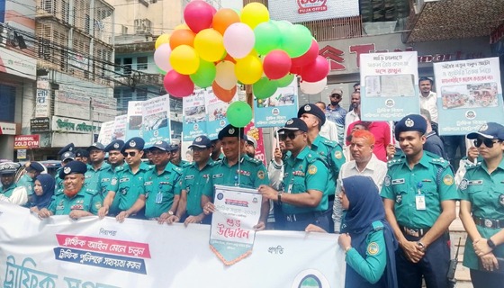 বরিশালে ট্রাফিক সপ্তাহের উদ্বোধণ করলেন বিএমপি কমিশনার